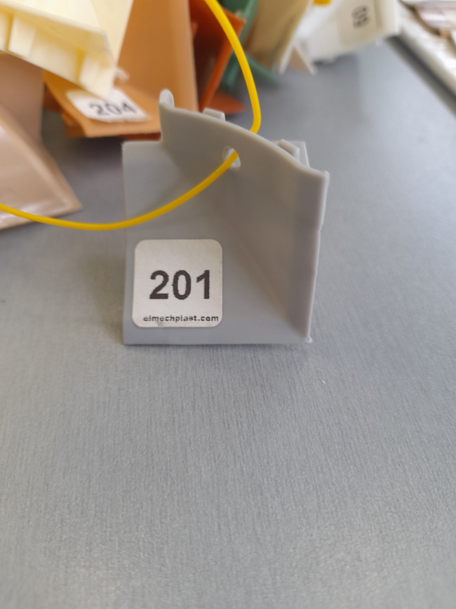 Угол на плинтус наружний